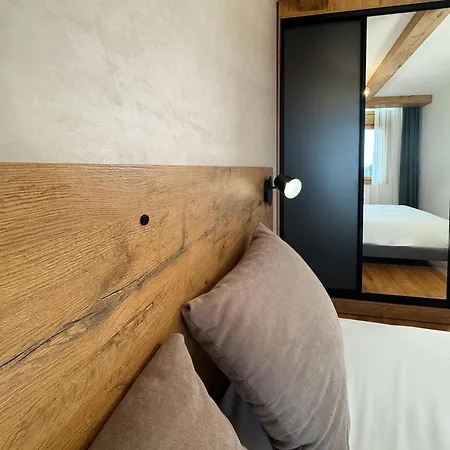 Zona Optimizma Royal Gardens 아파트